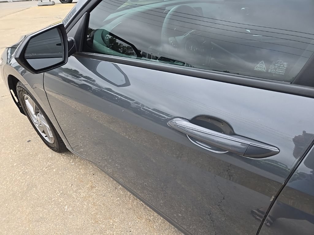 Used 2025 Hyundai Elantra SE FWD image 26
