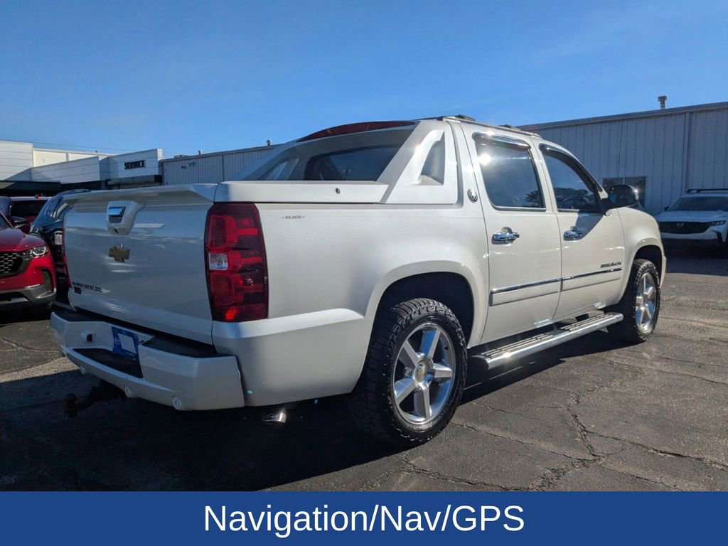 Used 2013 Chevrolet Avalanche LTZ image 4