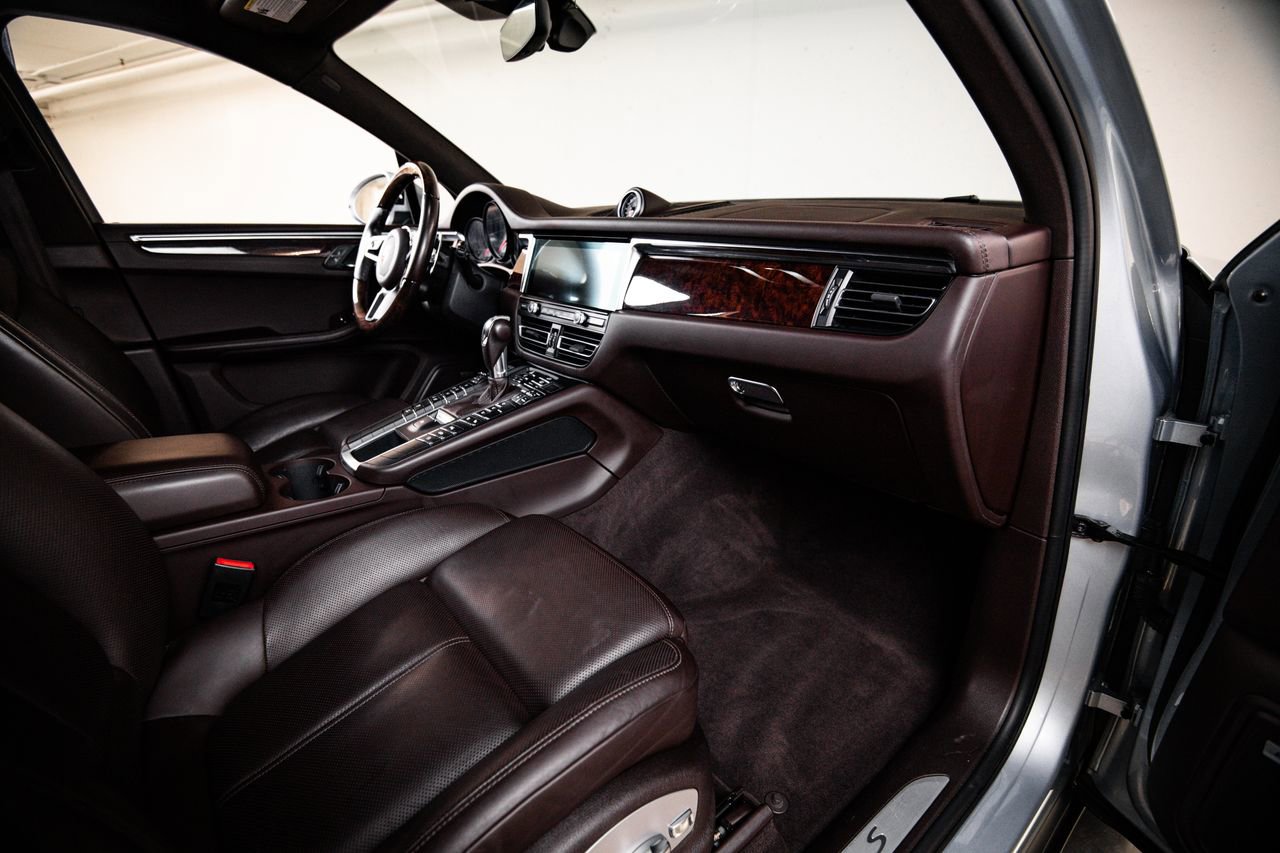 Certified 2020 Porsche Macan S AWD/4WD image 28