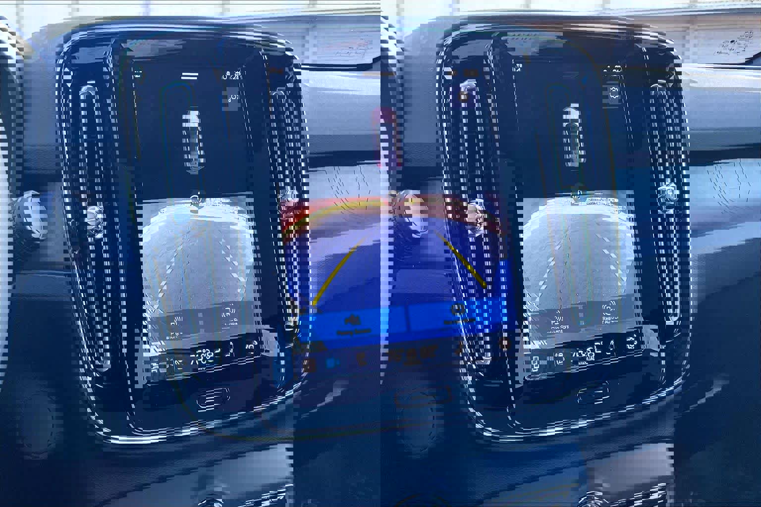 Used 2023 Volvo C40 P8 Recharge Ultimate image 24