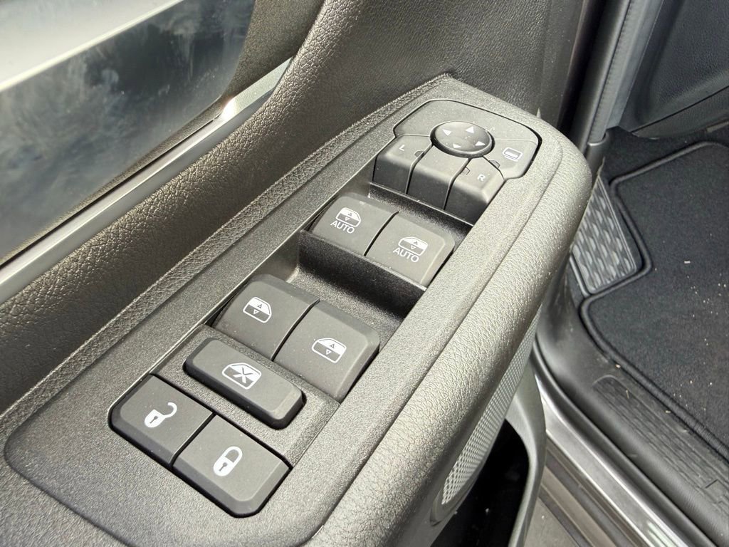 New 2026 RAM 1500 4x4 Crew Cab image 12