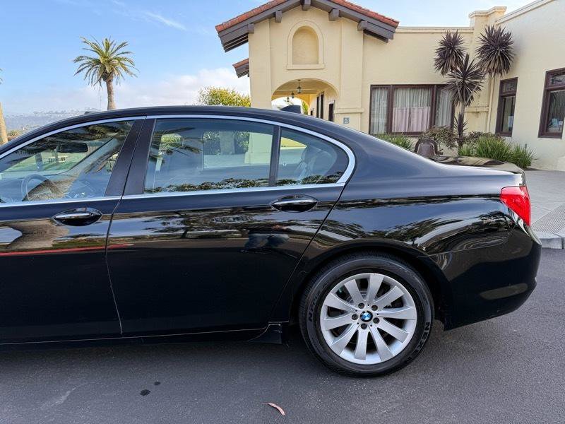 Used 2009 BMW 750i RWD image 32