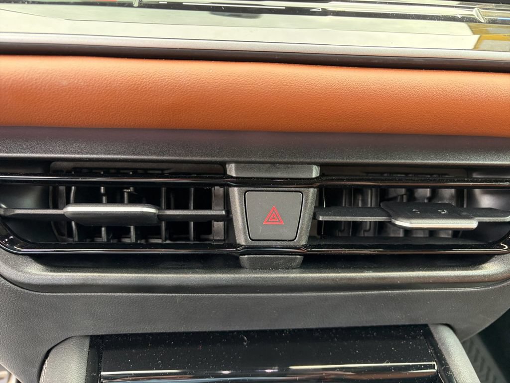 Certified 2025 Volkswagen Tiguan SEL R-Line AWD/4WD image 18