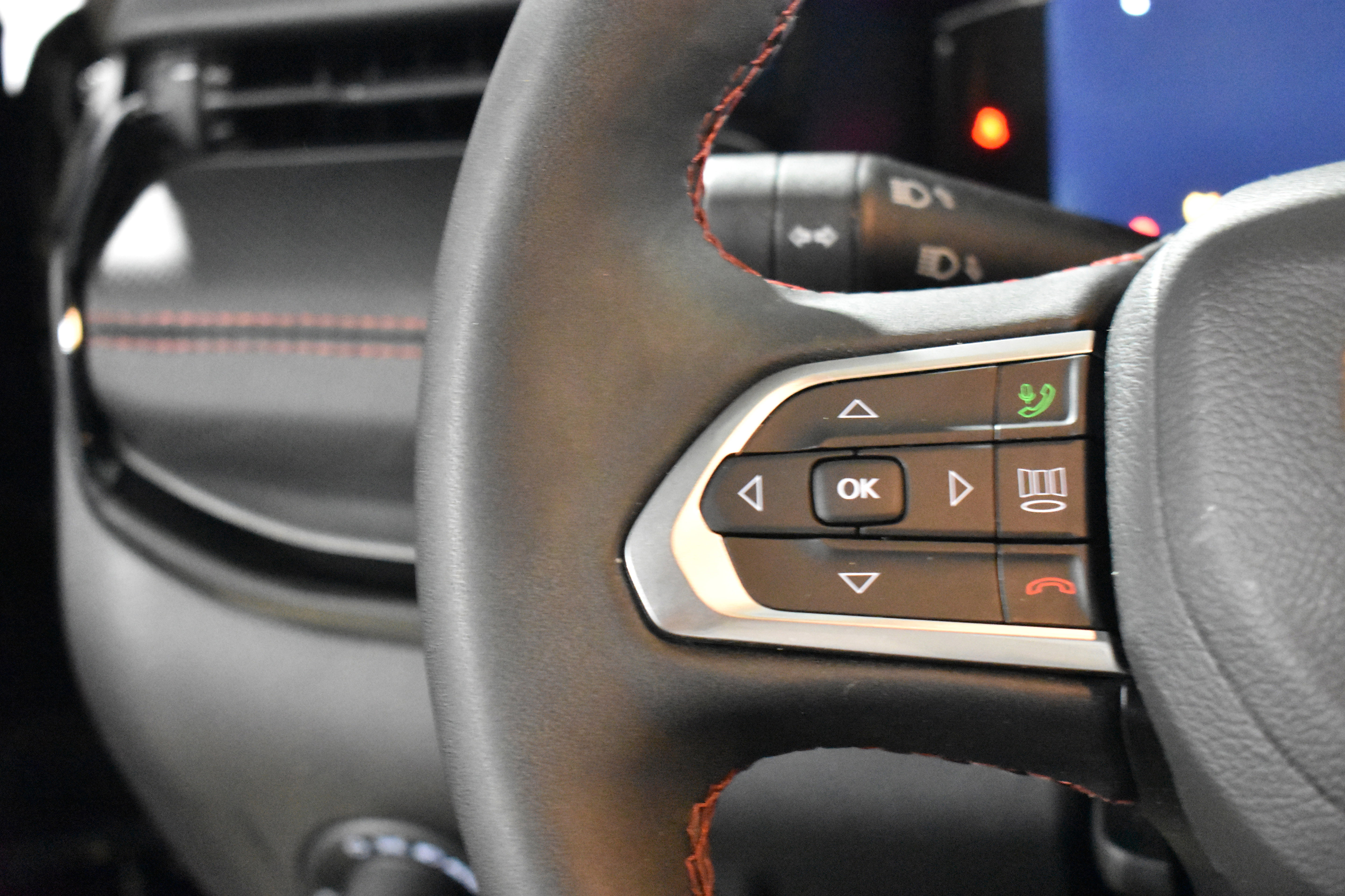 Used 2025 Jeep Compass Trailhawk w/ Trailhawk Elite Group image 14