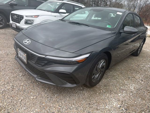 Used 2025 Hyundai Elantra Blue image 6