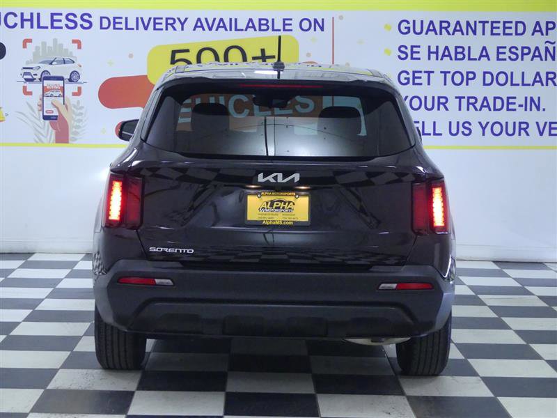Used 2023 Kia Sorento LX image 7