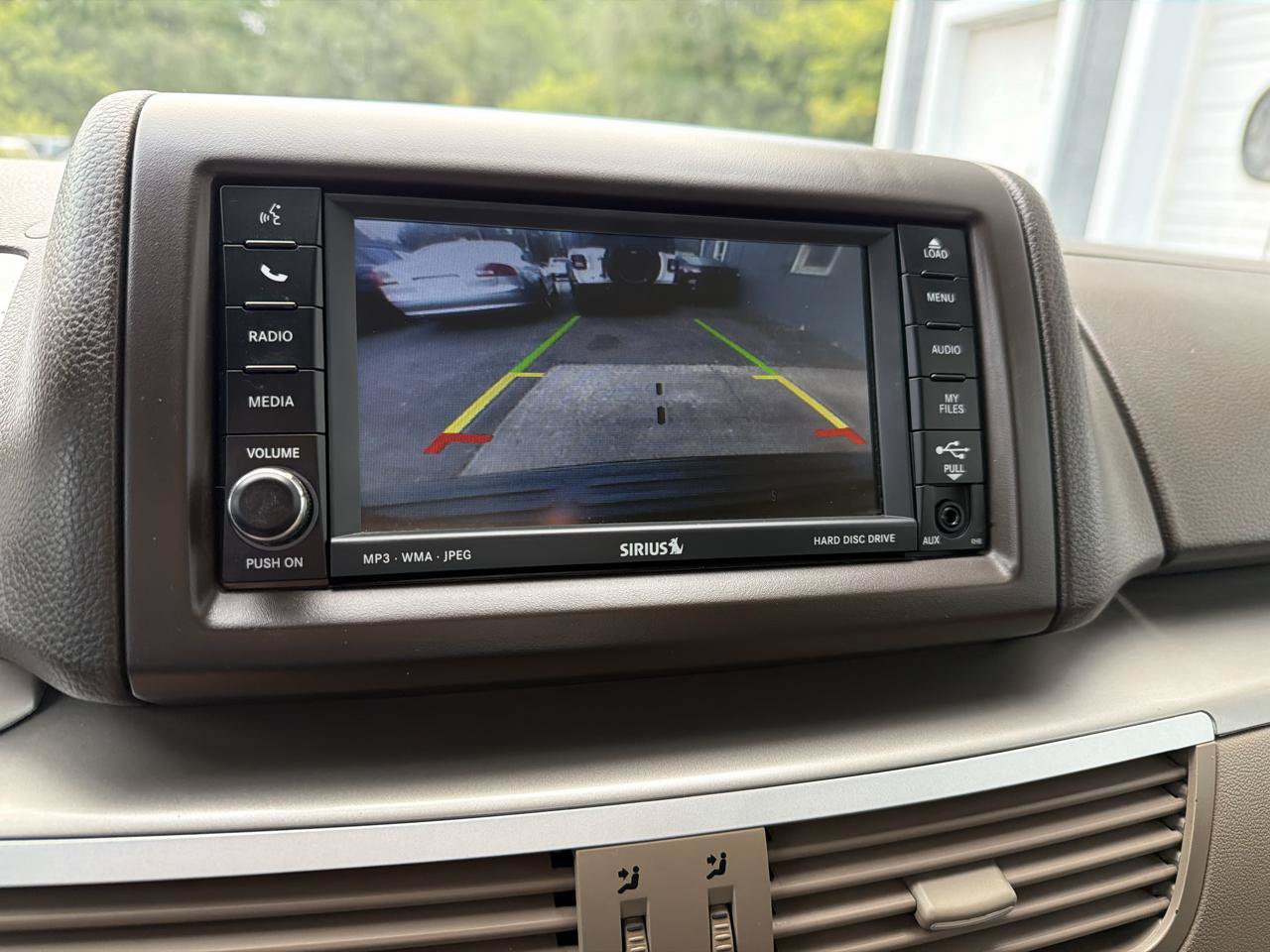Used 2011 Volkswagen Routan SE FWD image 20