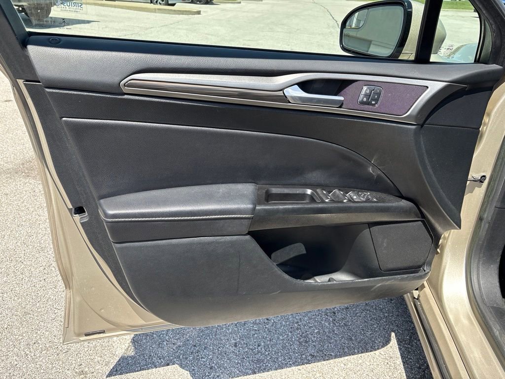 Used 2017 Ford Fusion SE w/ Fusion SE Technology Package AWD/4WD image 8