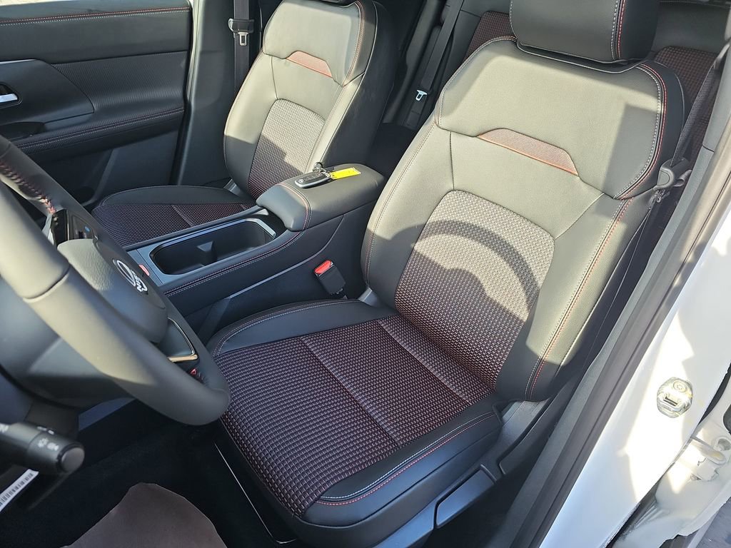 New 2026 Nissan Kicks SR FWD image 19