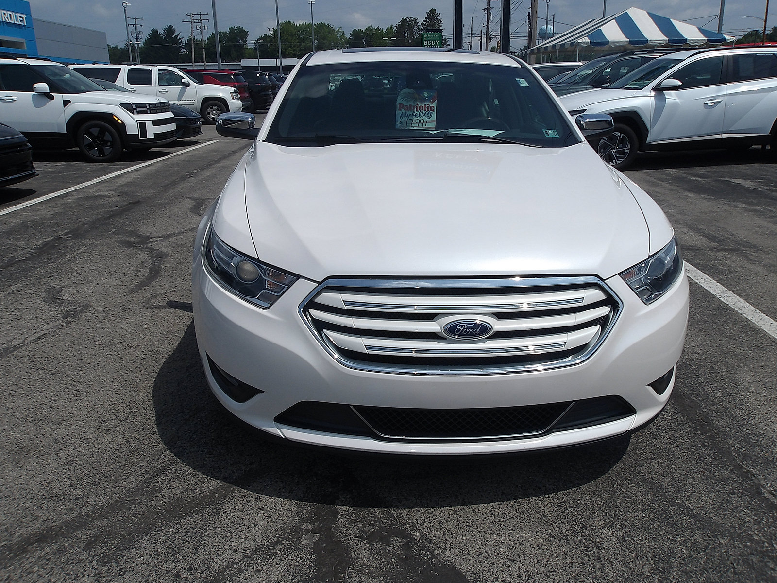 Used 2018 Ford Taurus Limited AWD/4WD image 2