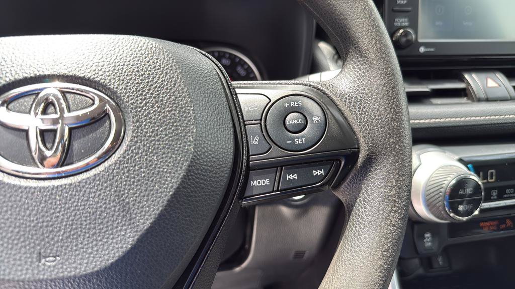 Used 2021 Toyota RAV4 XLE AWD/4WD image 22