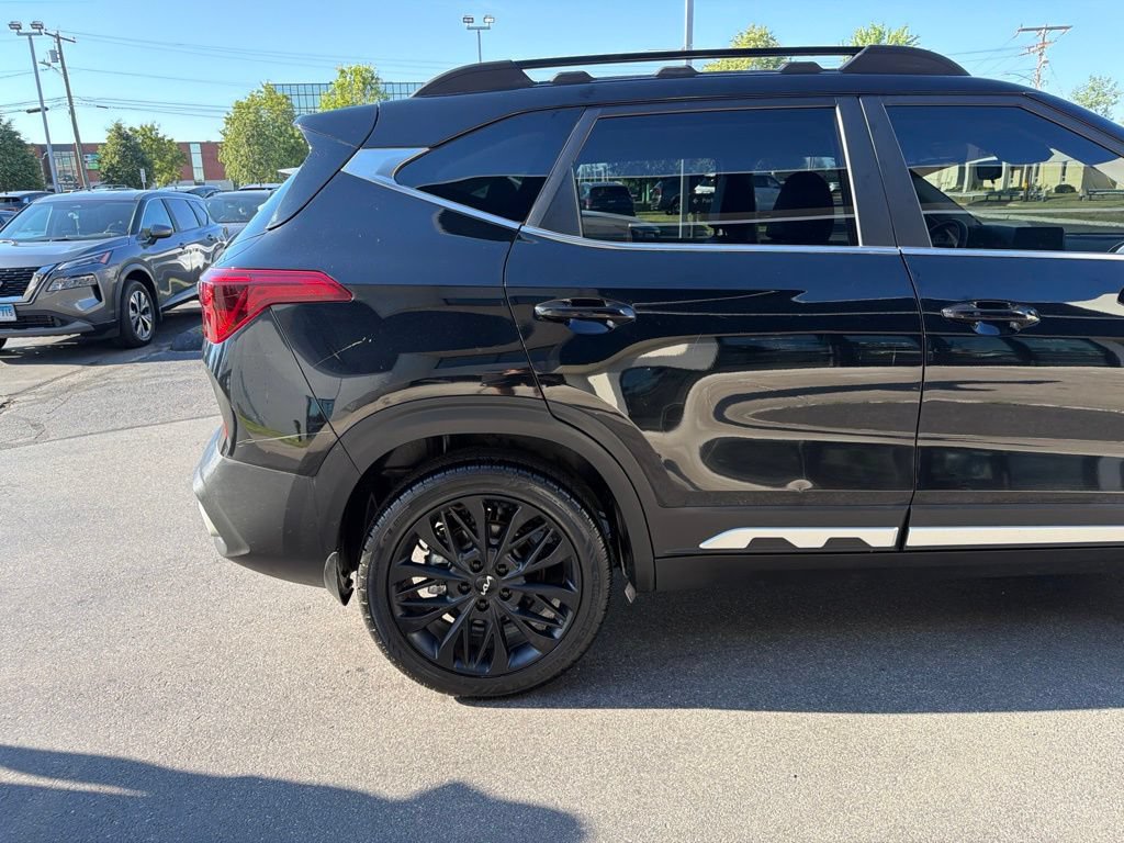 Certified 2022 Kia Seltos Nightfall Edition AWD/4WD image 7