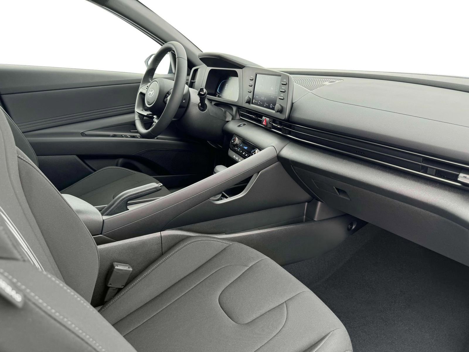 Certified 2025 Hyundai Elantra Sport w/ Cargo Package image 15