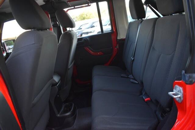 Used 2018 Jeep Wrangler Unlimited Sport w/ Connectivity Group AWD/4WD image 19