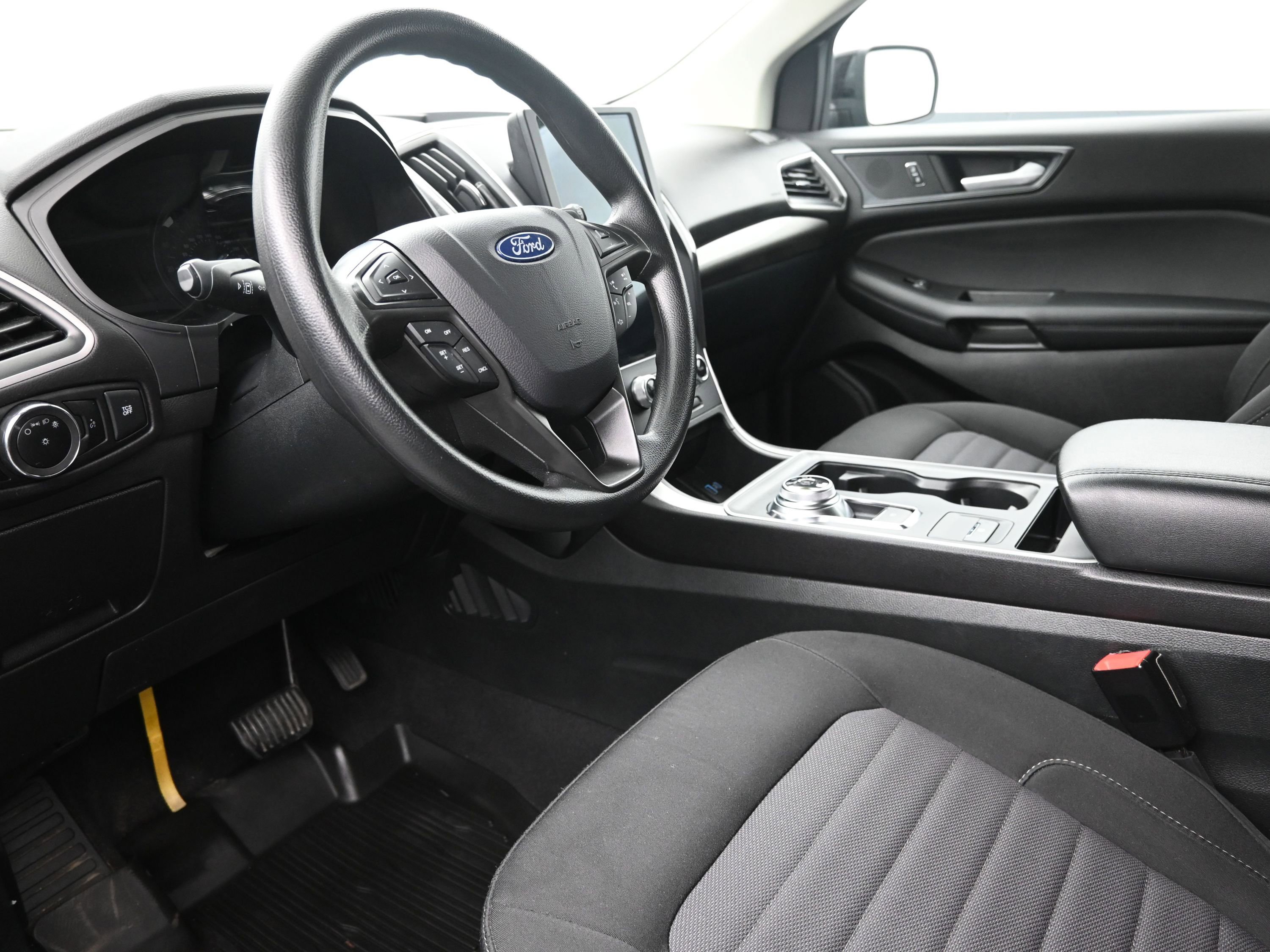 Used 2024 Ford Edge SE w/ Black Appearance Package image 10