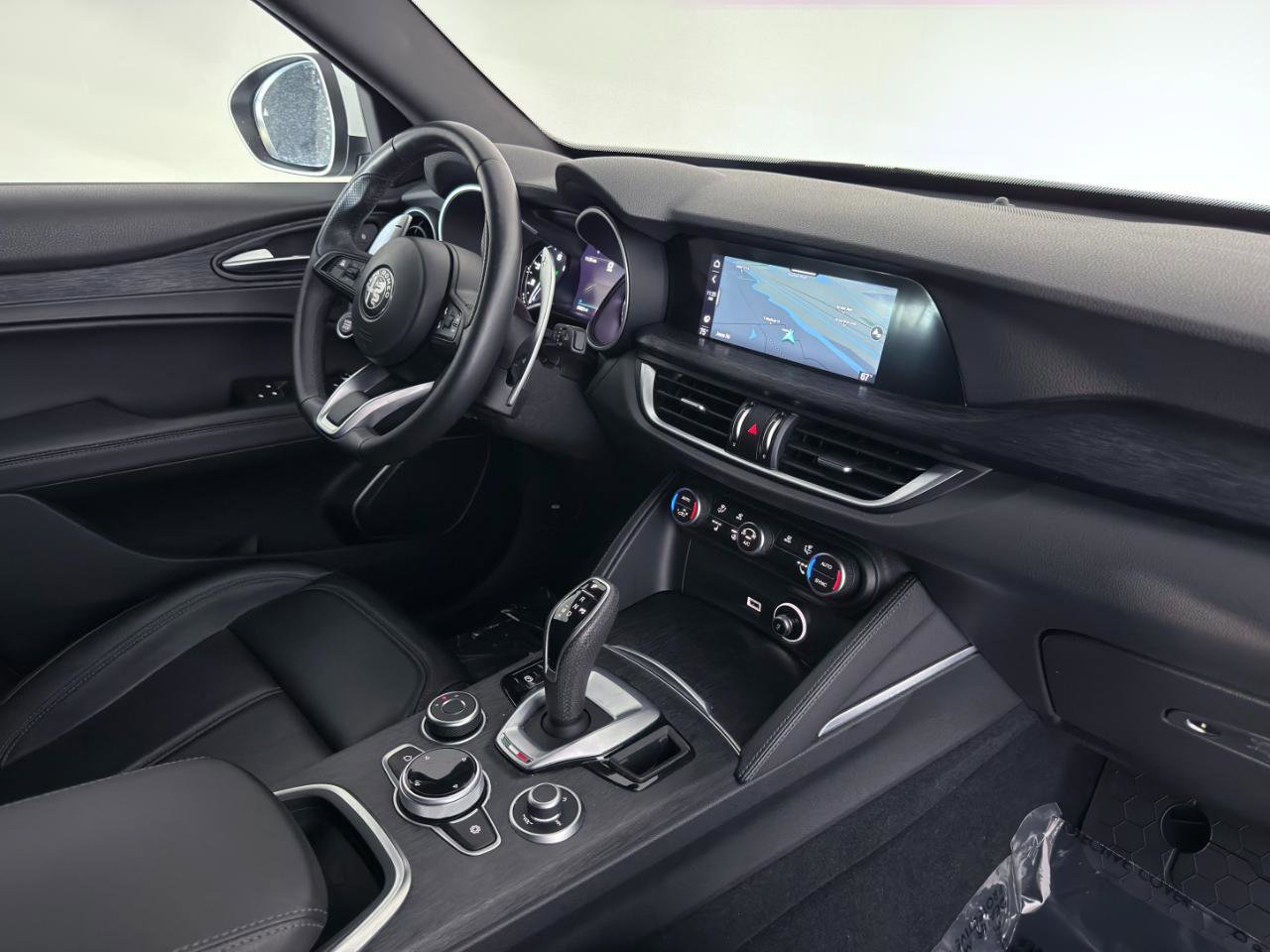 Used 2023 Alfa Romeo Stelvio Sprint AWD/4WD image 25