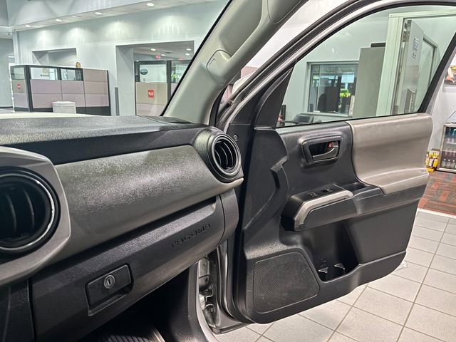 Used 2019 Toyota Tacoma SR5 AWD/4WD image 24