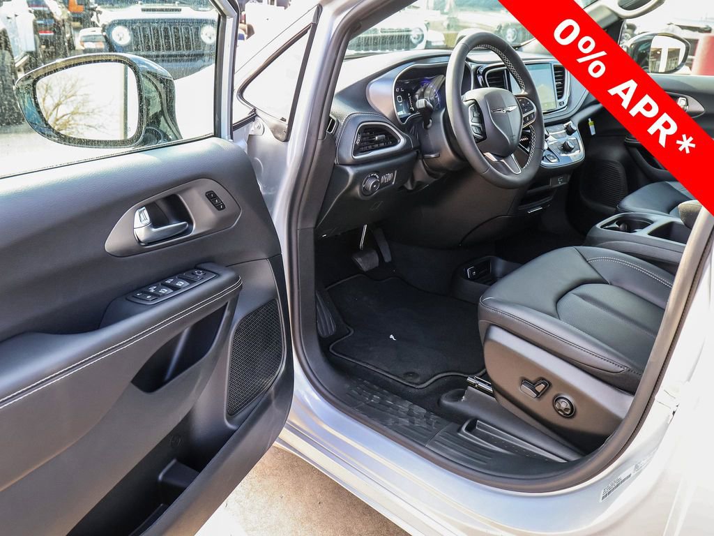 New 2026 Chrysler Pacifica Select image 23