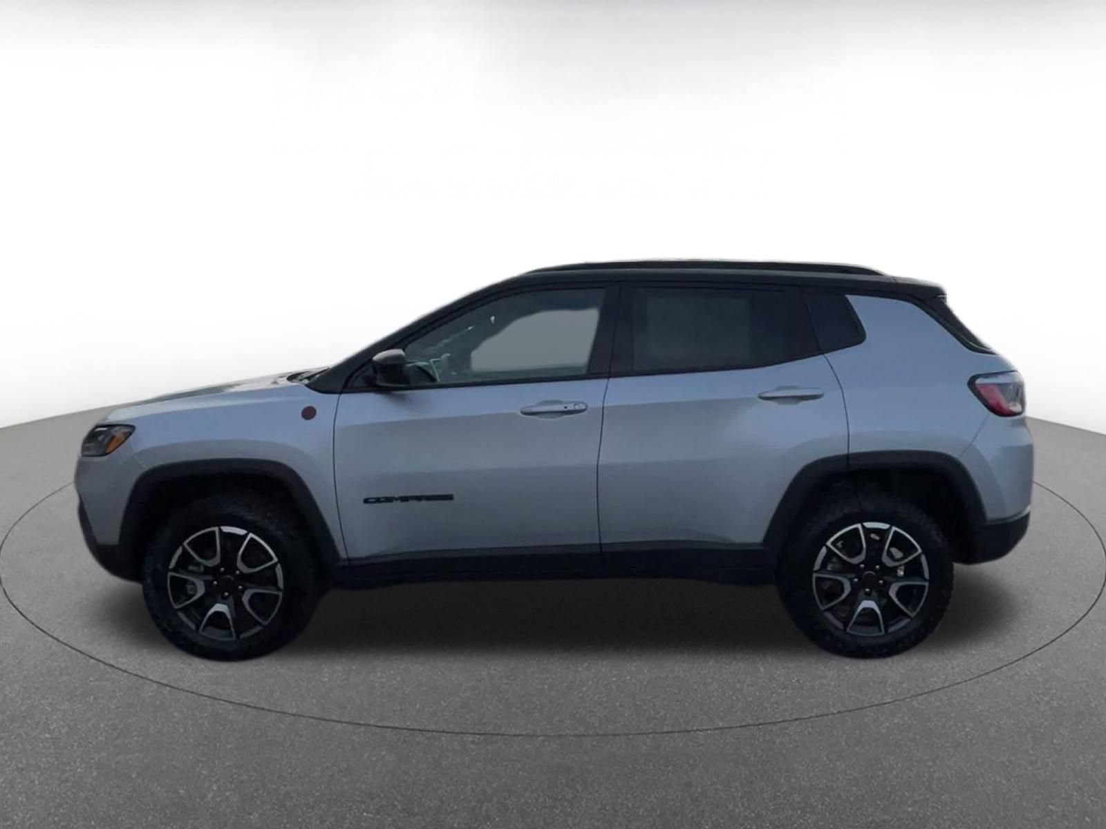 Used 2025 Jeep Compass Trailhawk AWD/4WD image 8