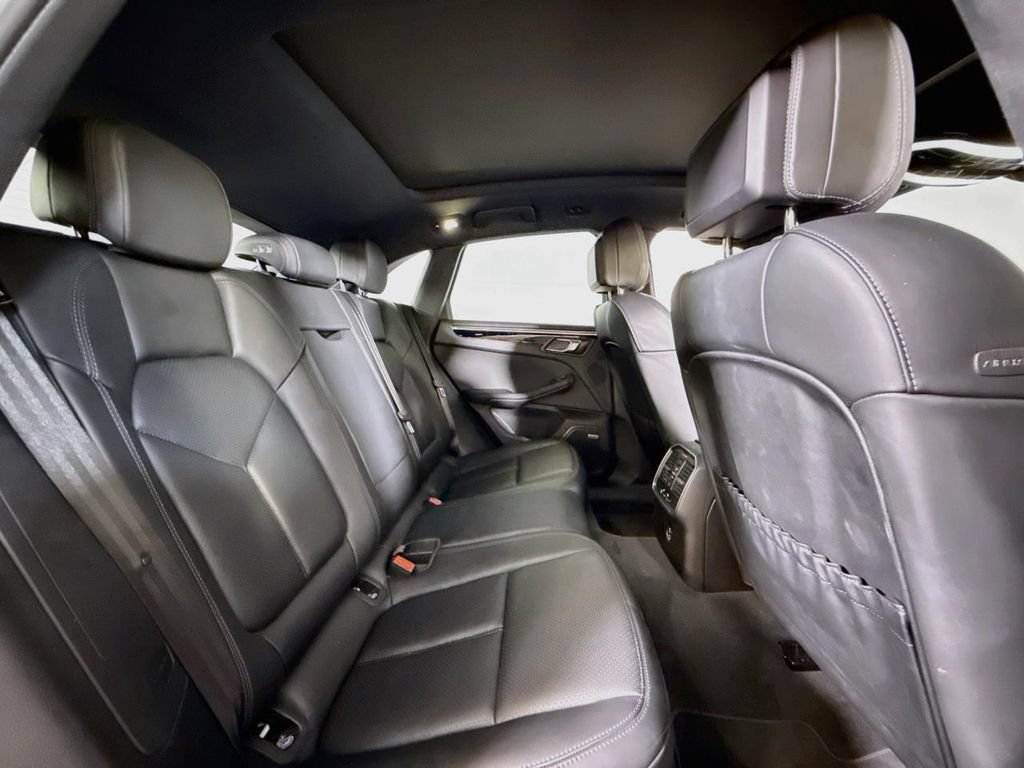 Certified 2024 Porsche Macan AWD/4WD image 19