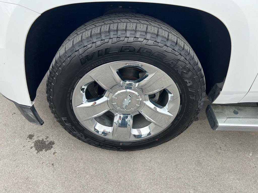 Used 2018 Chevrolet Suburban LT w/ LT Signature Package image 12