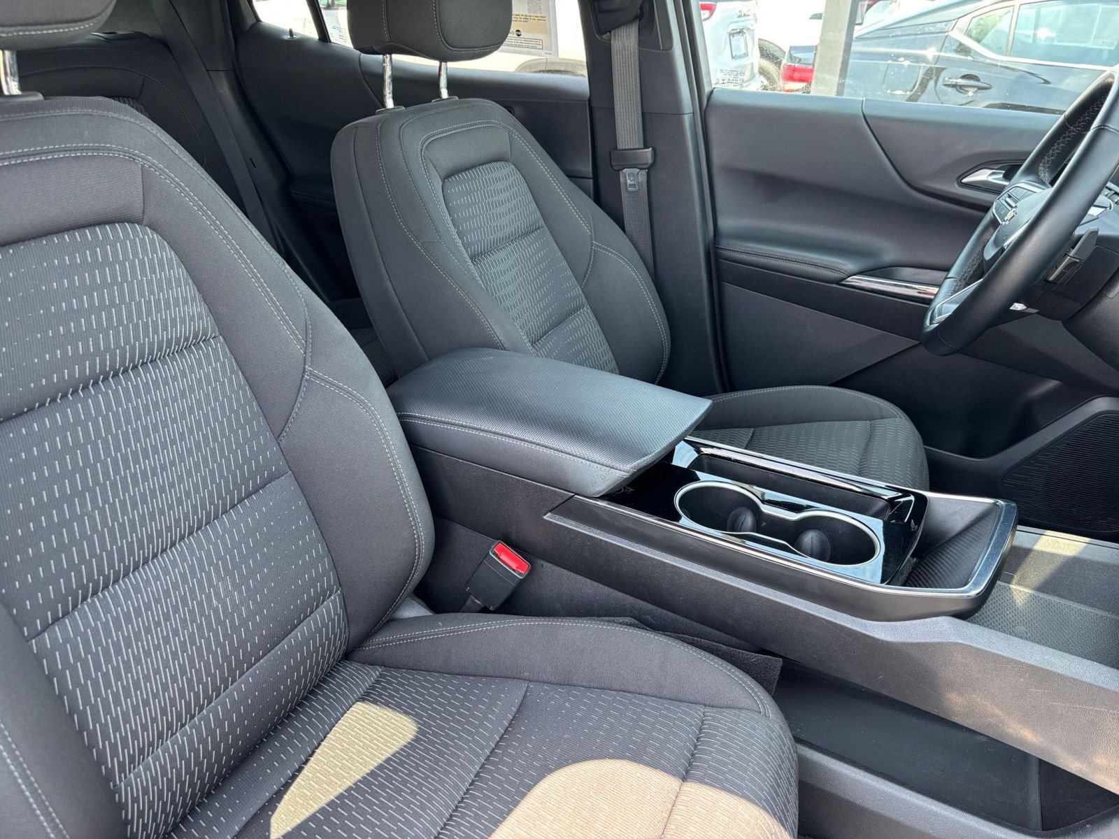 Used 2025 Chevrolet Equinox LT FWD image 36