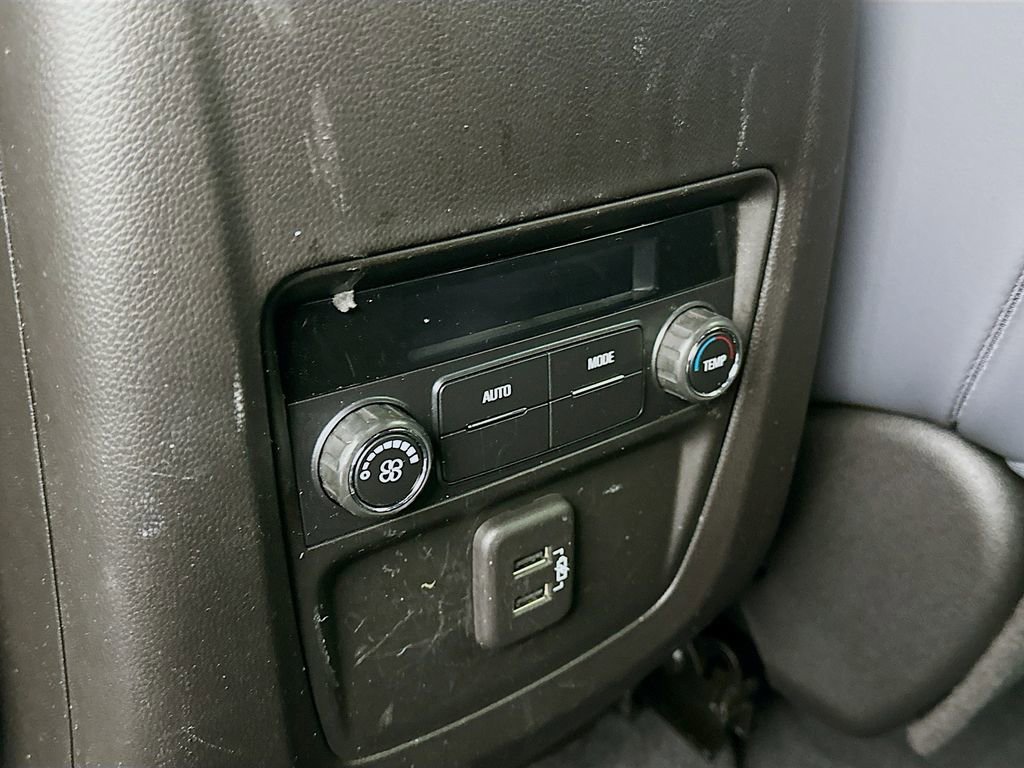 Used 2022 Buick Enclave Essence image 32