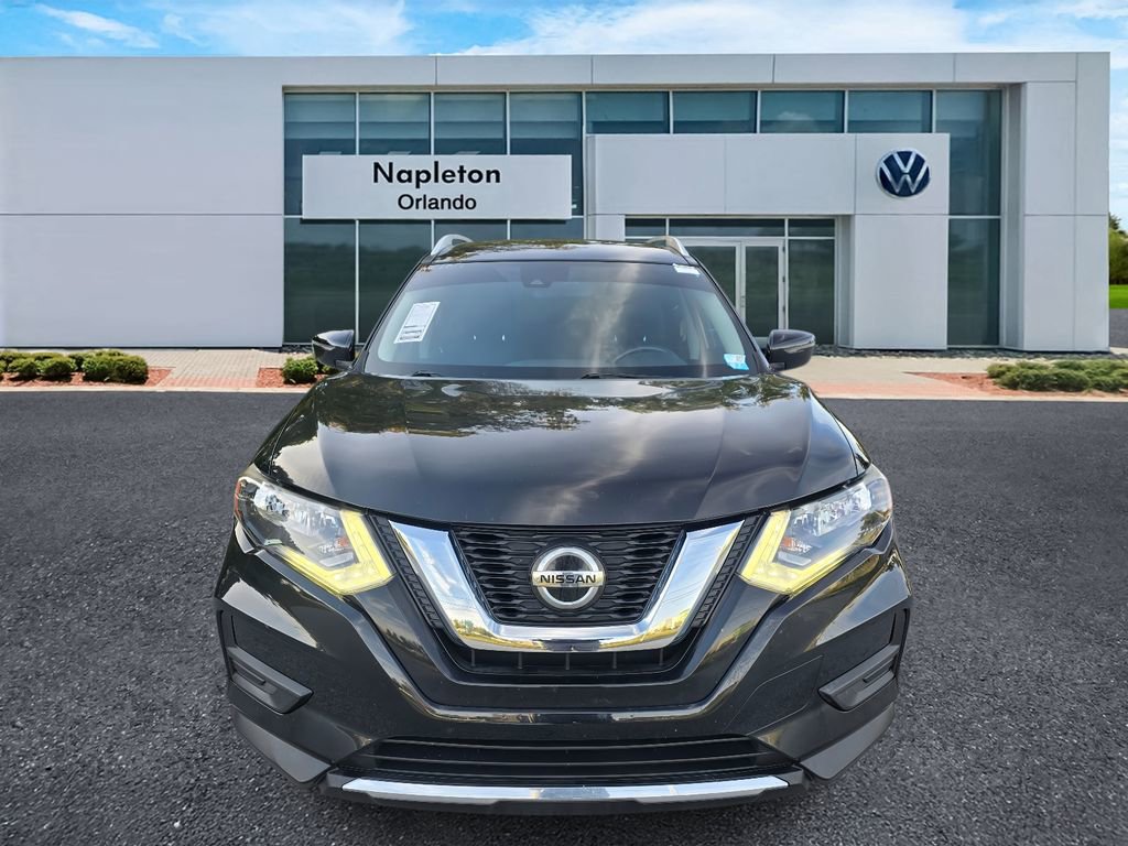 Used 2020 Nissan Rogue SV image 2