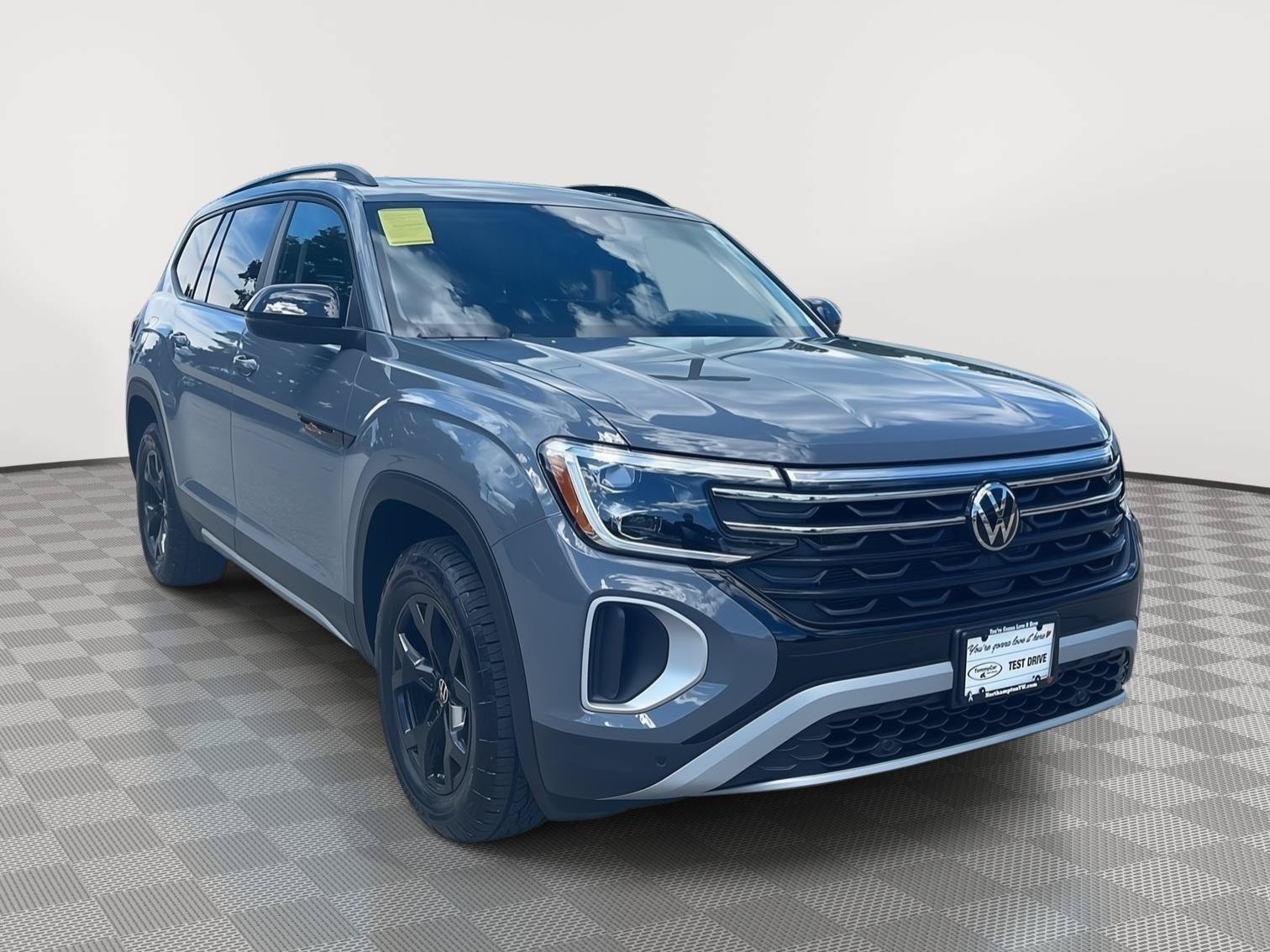 Used 2025 Volkswagen Atlas Peak Edition SE AWD/4WD image 3