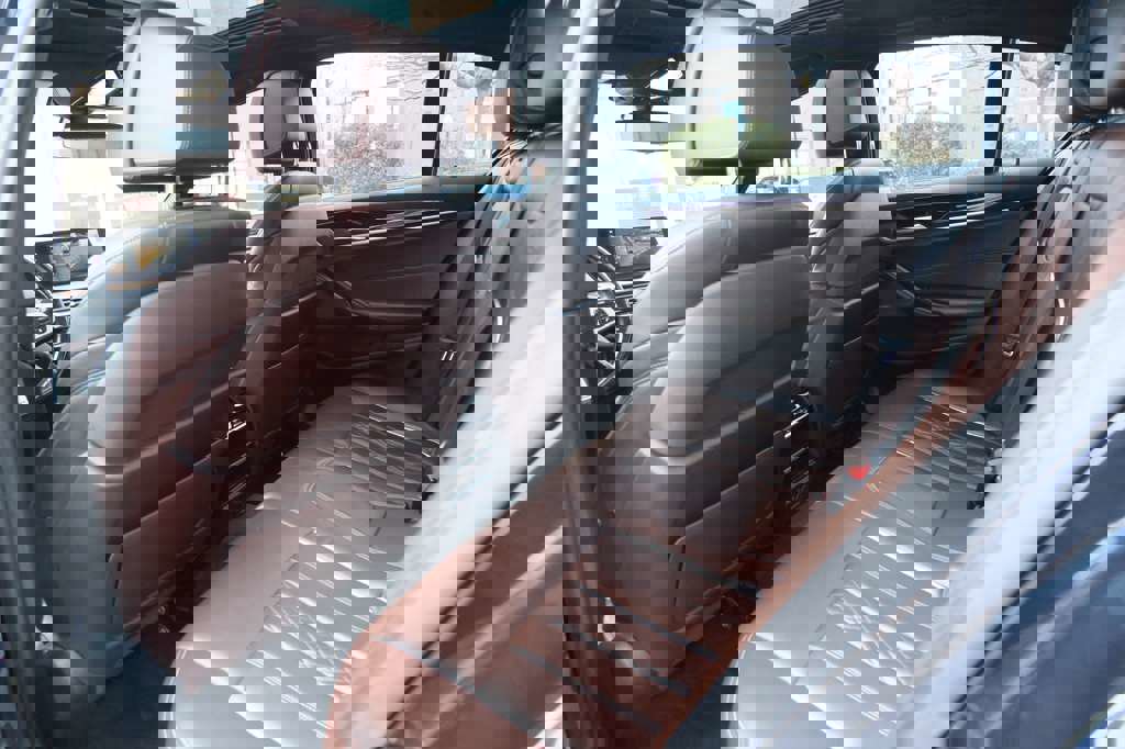 Used 2019 BMW 540i xDrive w/ M Sport Package image 22