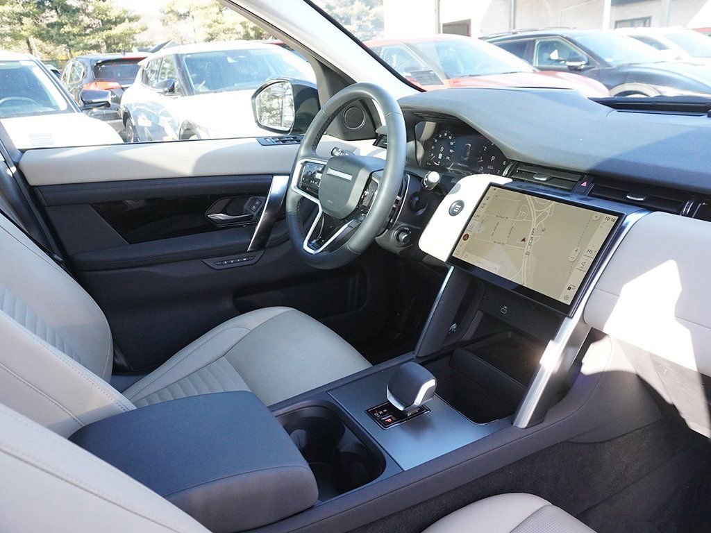 Used 2024 Land Rover Discovery Sport S image 33