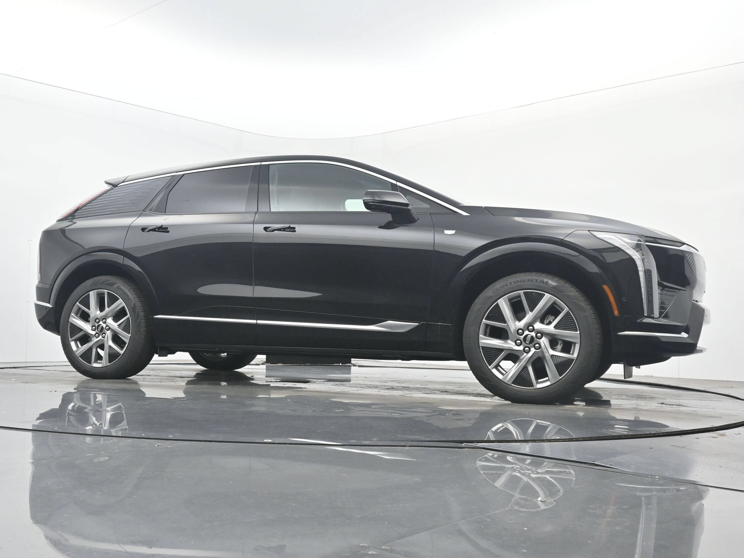 New 2027 Cadillac Optiq Luxury w/ LPO, Floor Liner Package AWD/4WD image 21