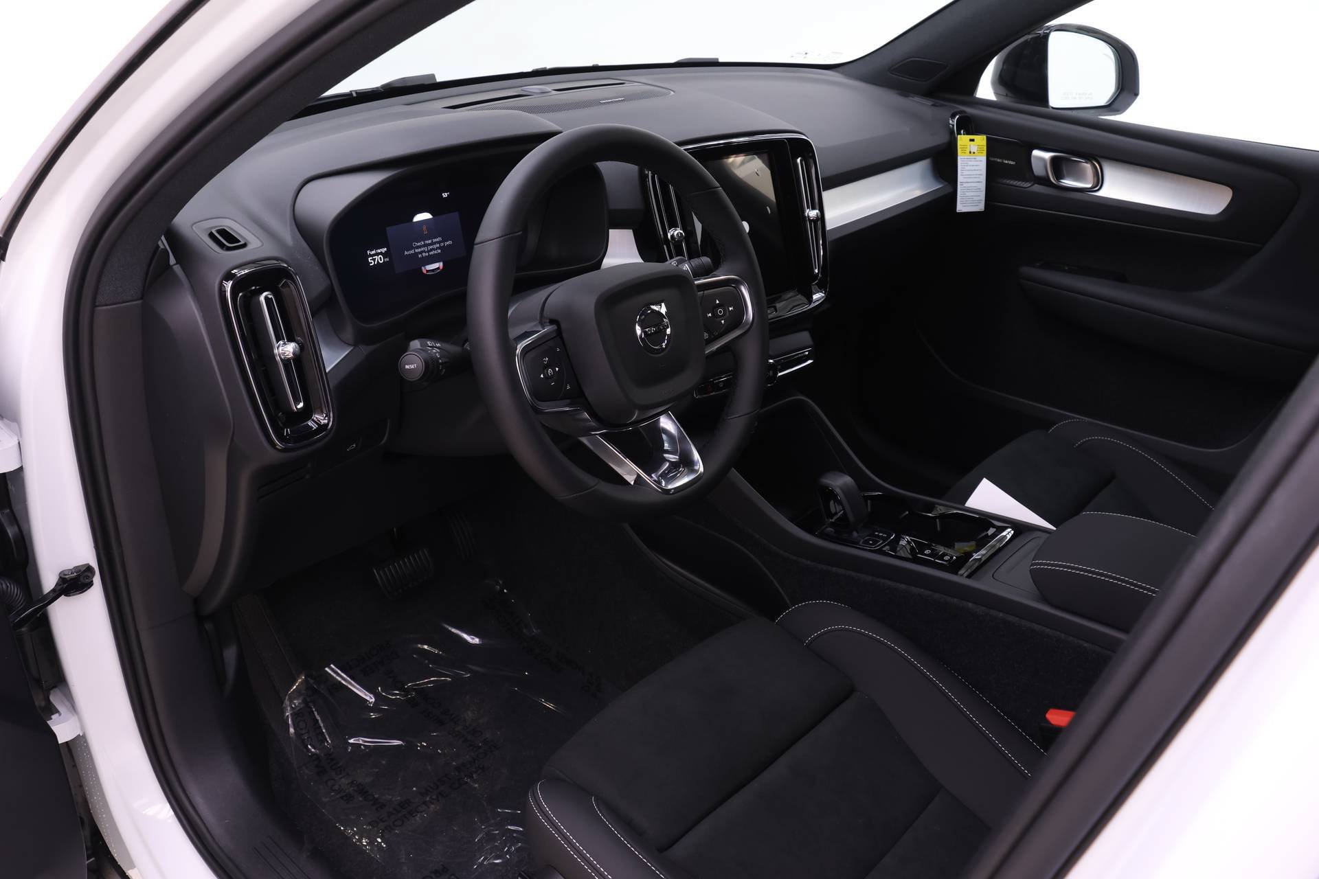 New 2026 Volvo XC40 B5 Ultra w/ Protection Package Premier AWD/4WD image 6