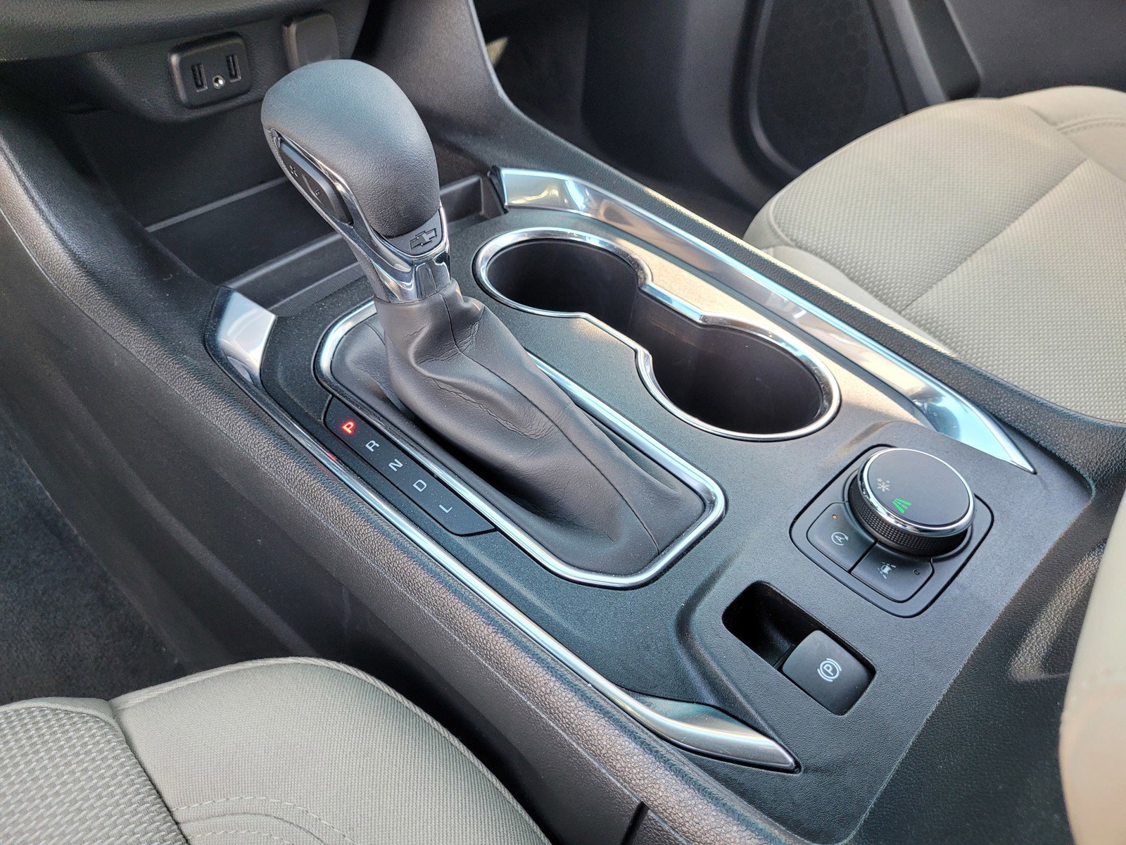 Used 2023 Chevrolet Traverse LS image 21