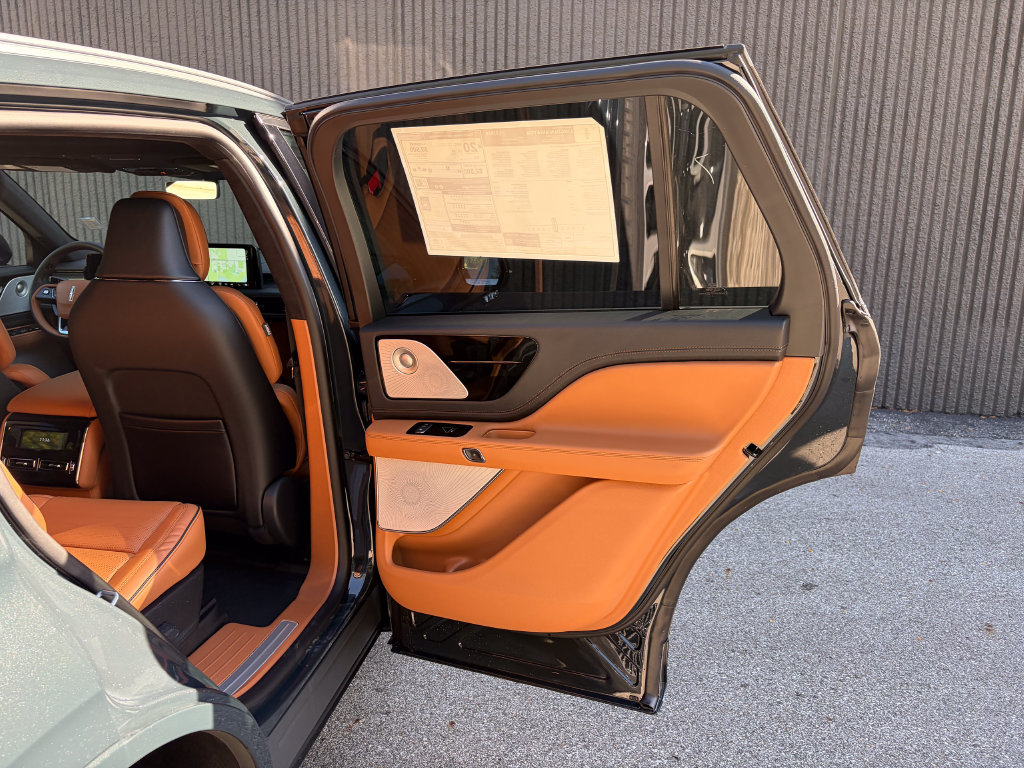New 2027 Lincoln Aviator Black Label AWD/4WD image 32