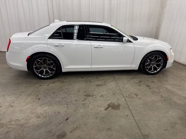 Used 2015 Chrysler 300 S image 33