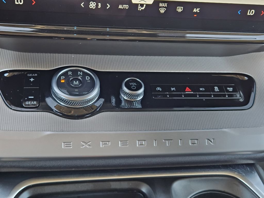 Used 2025 Ford Expedition Active image 25