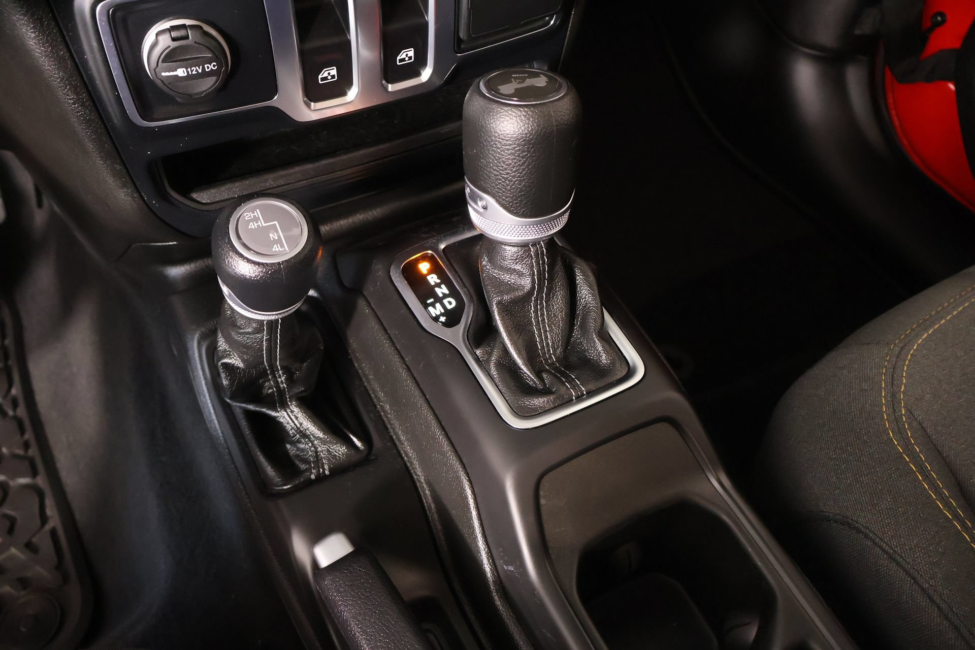 Used 2025 Jeep Wrangler Sport AWD/4WD image 8