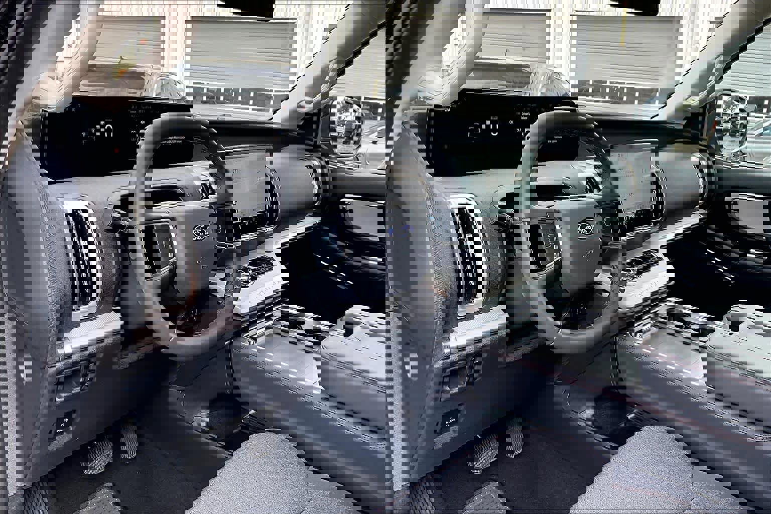 Certified 2025 Ford Expedition Active image 18