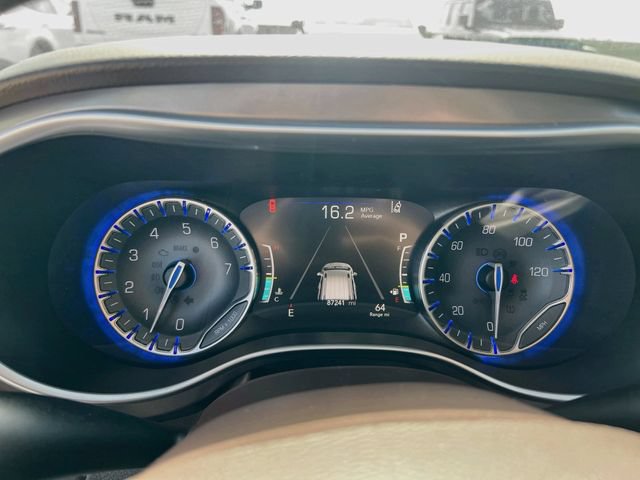 Used 2018 Chrysler Pacifica Touring-L Plus w/ Advanced Safetytec Group FWD image 15