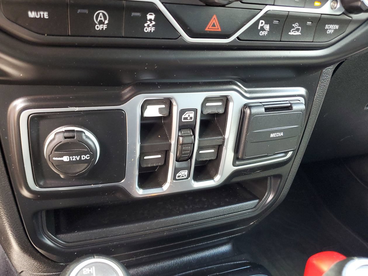 Used 2022 Jeep Wrangler Unlimited Sahara AWD/4WD image 22