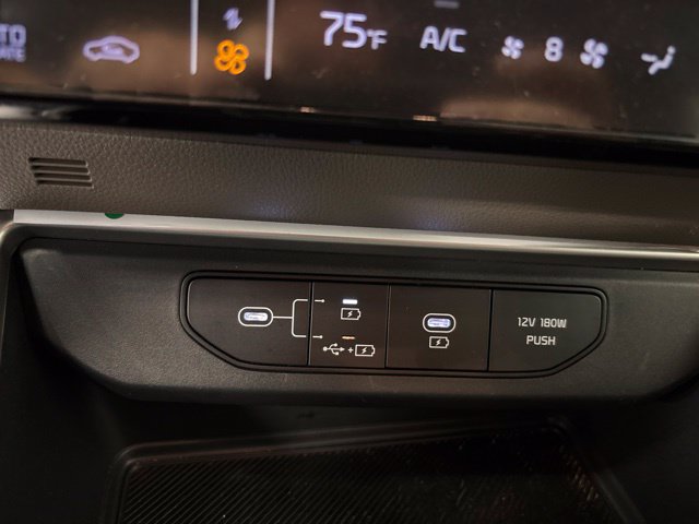 Used 2026 Kia Carnival FWD image 21