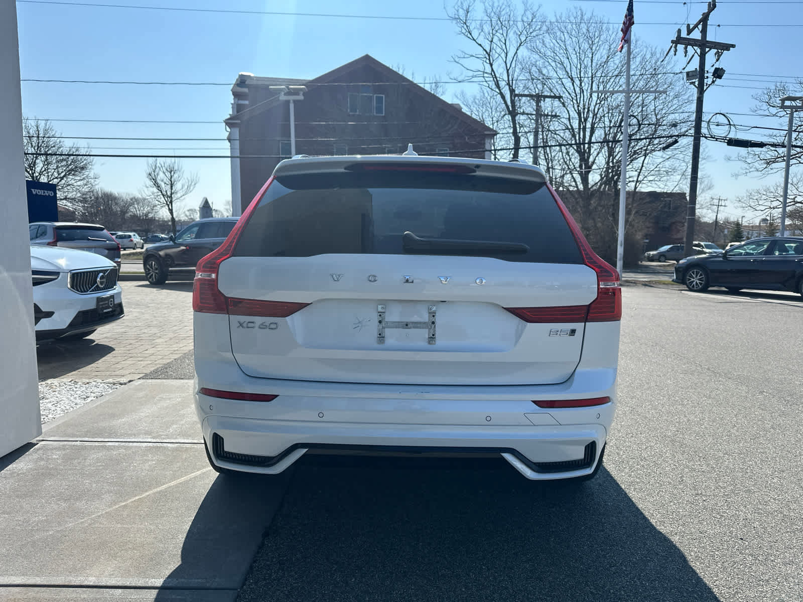 Used 2025 Volvo XC60 B5 Plus image 10