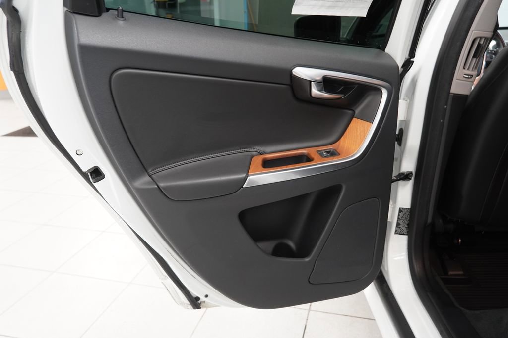 Used 2017 Volvo XC60 T5 Inscription w/ Preferred Option Package image 27