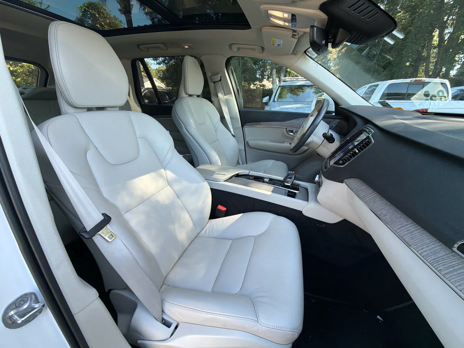 Used 2024 Volvo XC90 B6 Plus w/ Protection Package AWD/4WD image 17