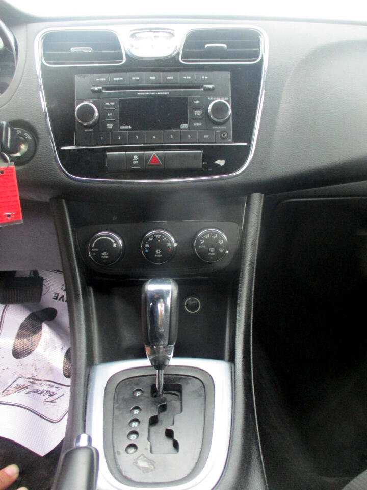 Used 2013 Chrysler 200 Touring image 10