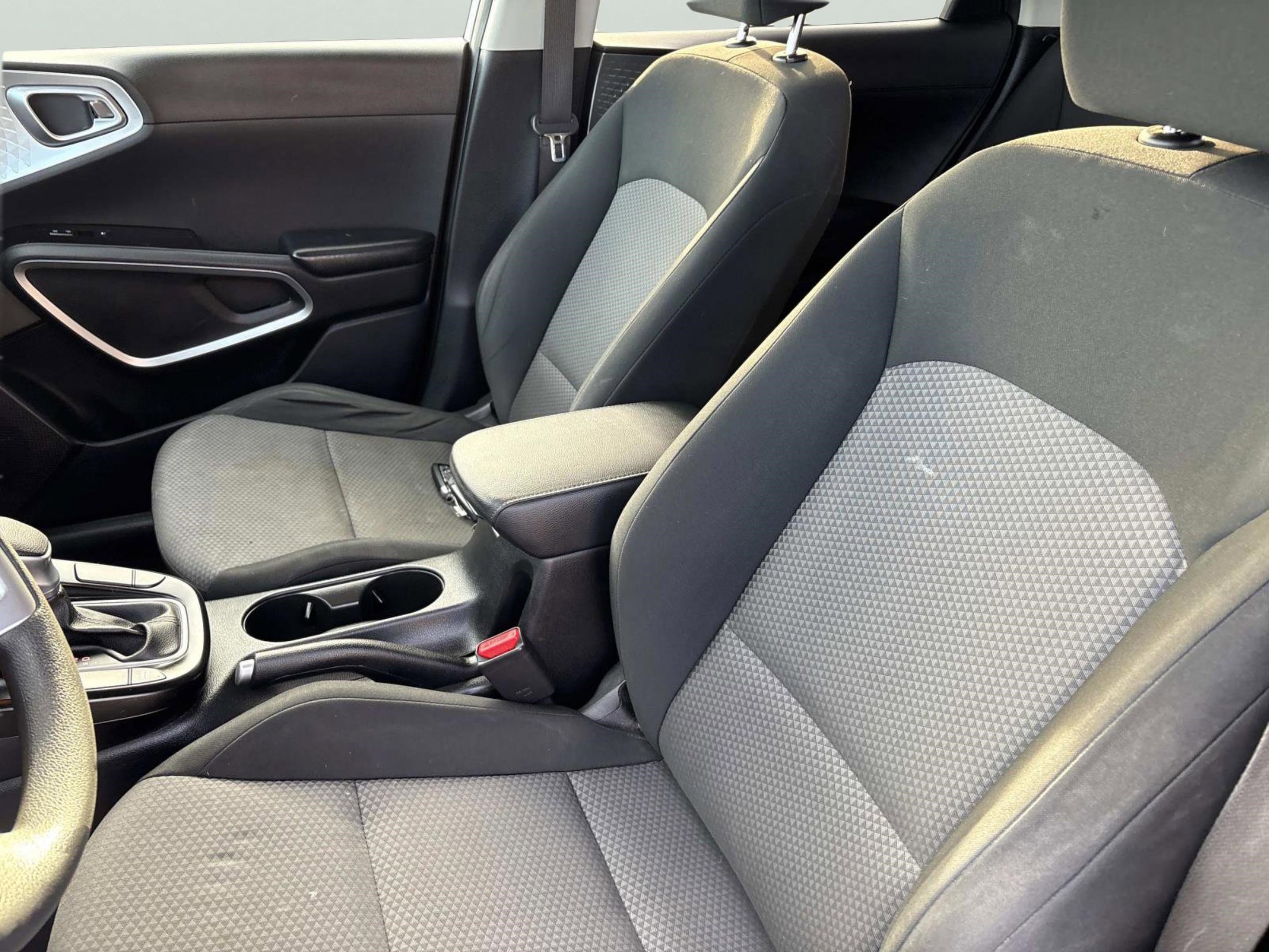 Used 2020 Kia Soul LX image 25