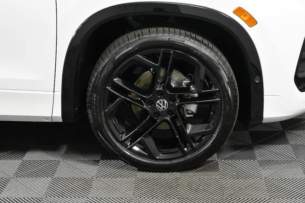 New 2026 Volkswagen Tiguan SE R-Line FWD image 37