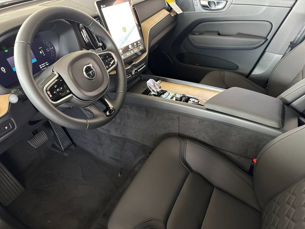 New 2026 Volvo XC60 T8 Plus w/ Climate Package PRO AWD/4WD image 9