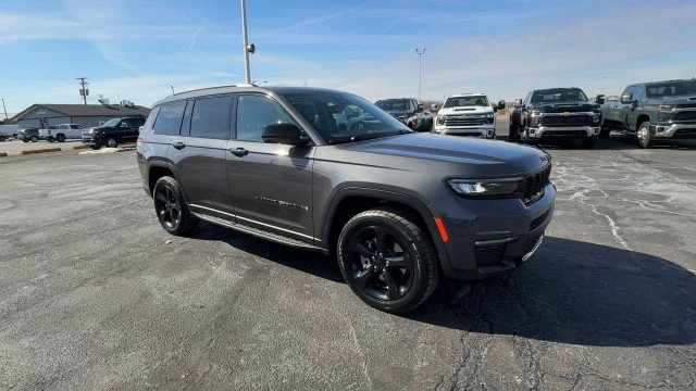 Used 2022 Jeep Grand Cherokee L Limited w/ Black Appearance Package image 2